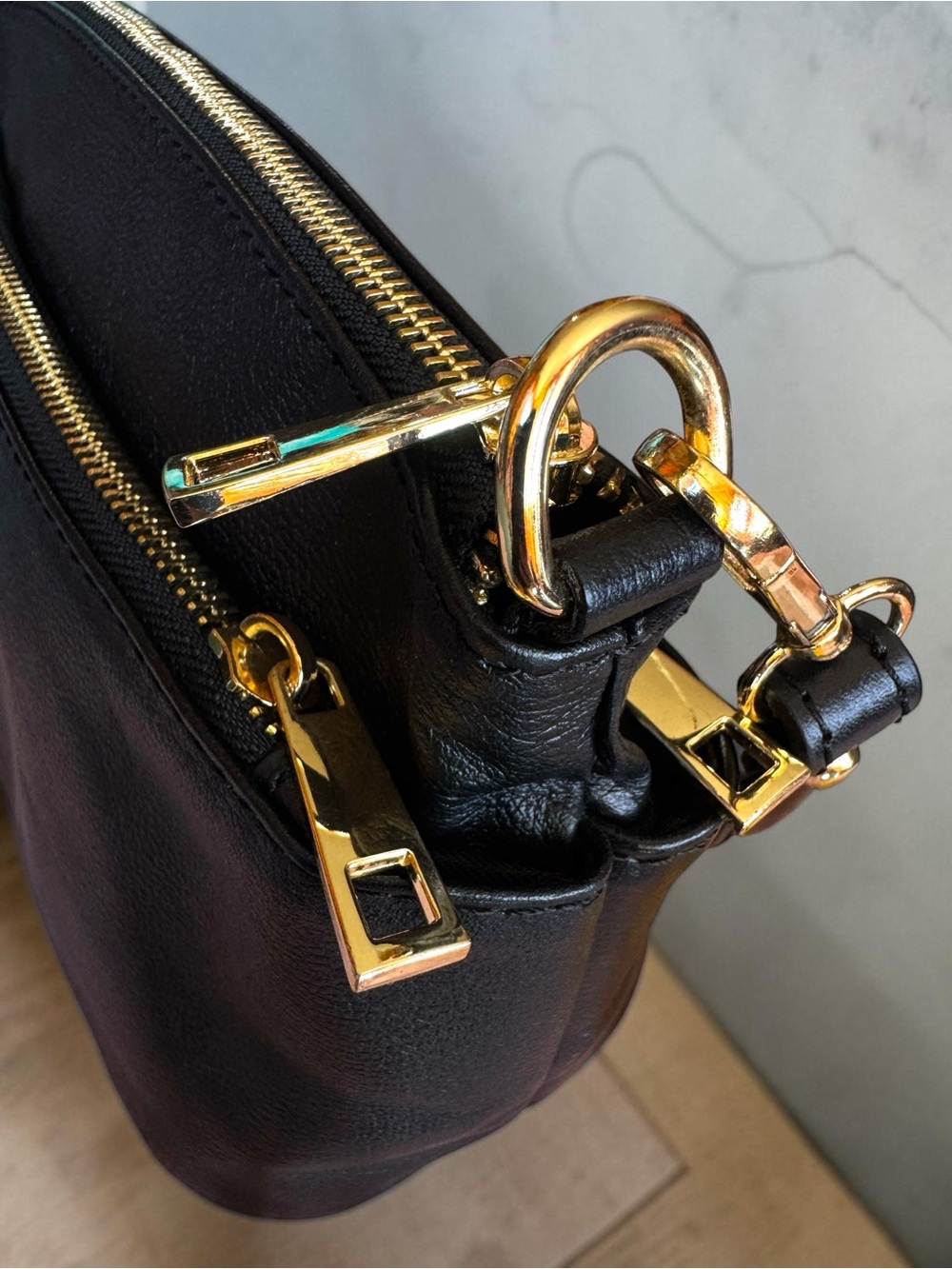 Divina Firenze Lilla Triple-Zip Black Italian Pebbled Leather Shoulder Bag. - Picture 3 of 14